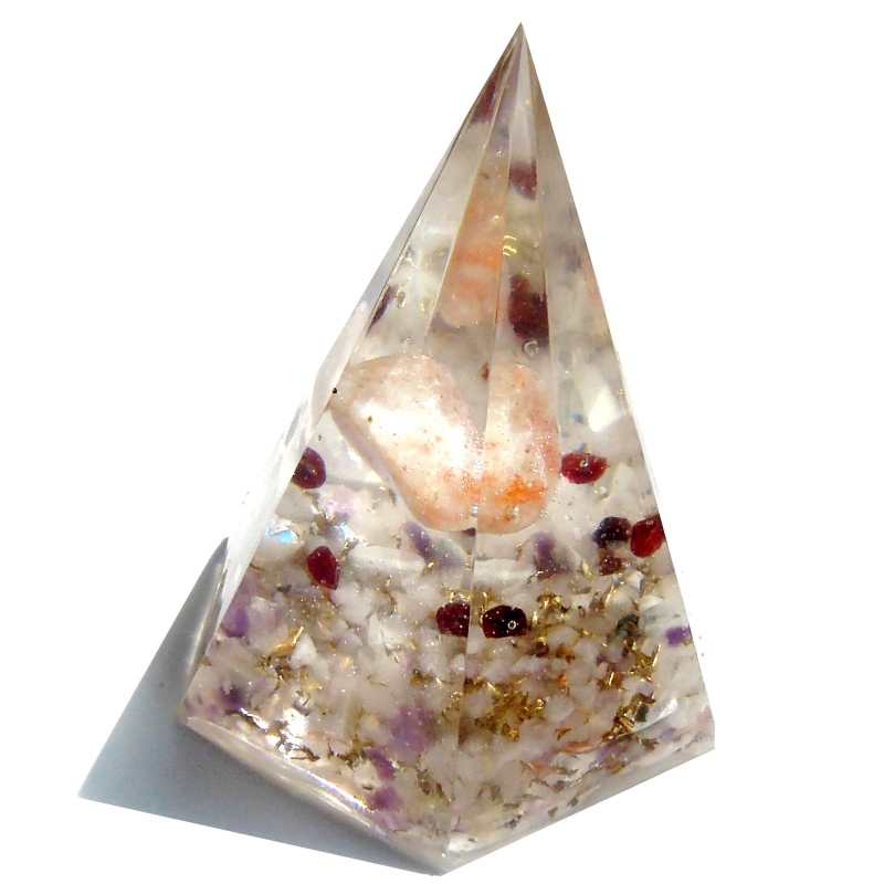 サンストーンの高いピラミッドオブジェ 《ボヘミアンオルゴナイト》 4×5.5cm